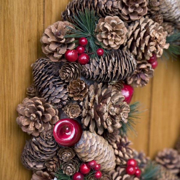 GreenBrokers Christmas Hanging Wreath 48cm Festive Pine Cones & Red Berries D1226