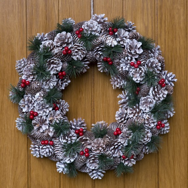 GreenBrokers Christmas Hanging Wreath 48cm Pine Cones Berries Subtle Frosting D1229