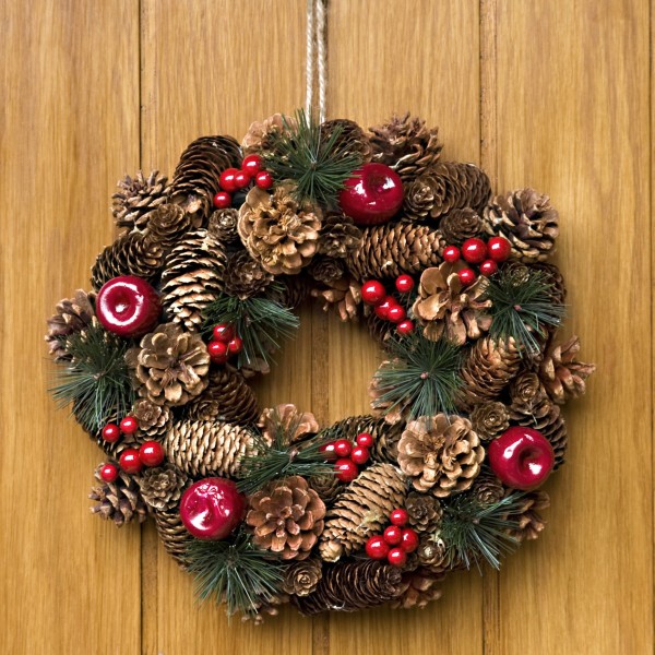 GreenBrokers Christmas Hanging Wreath 32cm Festive Pine Cones & Red Berries D1224