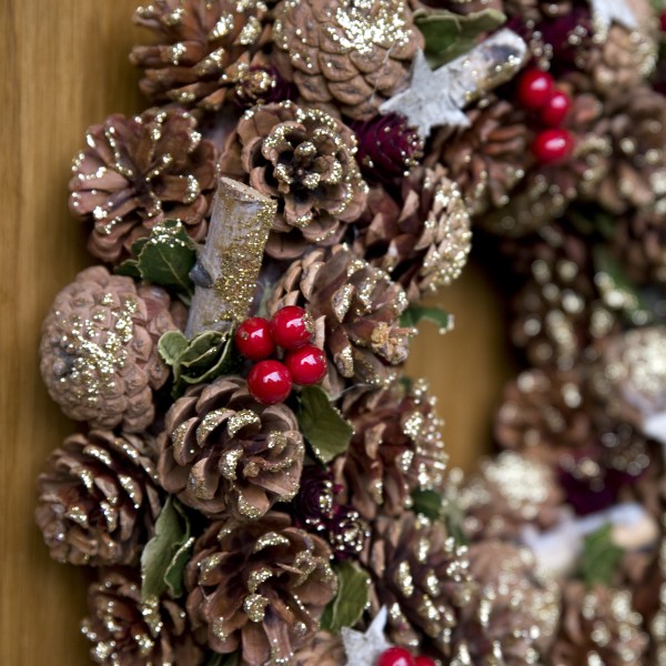 GreenBrokers Christmas Wreath 38cm Gold Pine Cones Red Berries Festive Decor D1237
